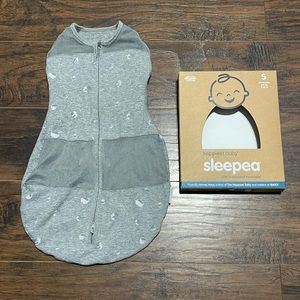 Small Happiest Baby Sleepea 5-Second Swaddle Organic Cotton w/graphite planets